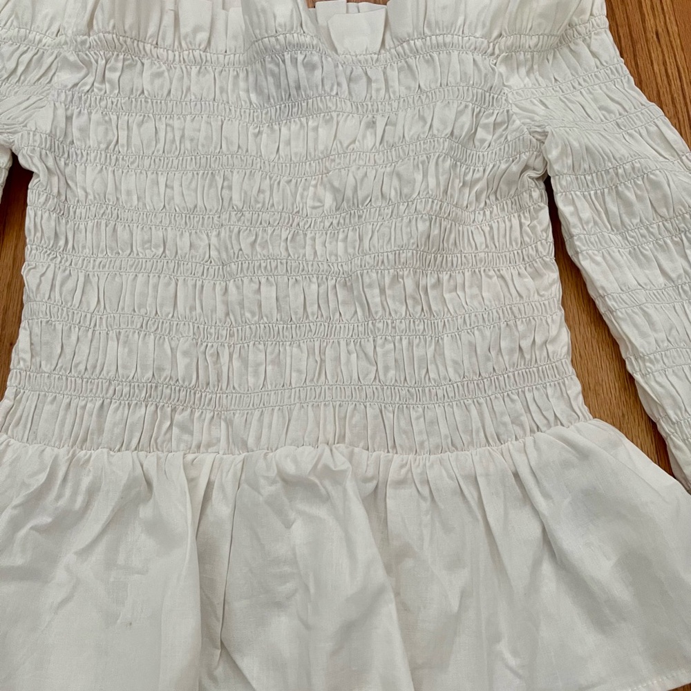 NWT H&M White Smocked Off-Shoulder Blouse - Picture 2 of 3